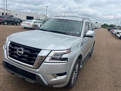 Used 2023 Nissan Armada SL w/ Captain's Chairs Package RWD image 2