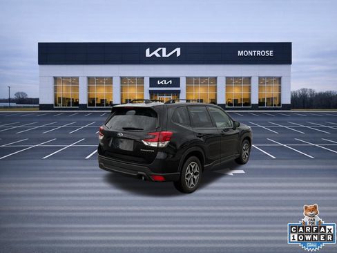 Used 2023 Subaru Forester Premium image 5