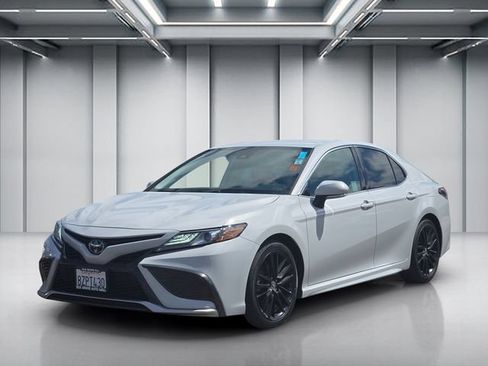 Used 2022 Toyota Camry XSE FWD image 8