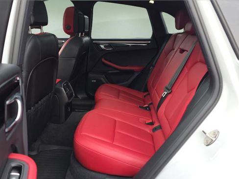 Used 2021 Porsche Macan S image 14