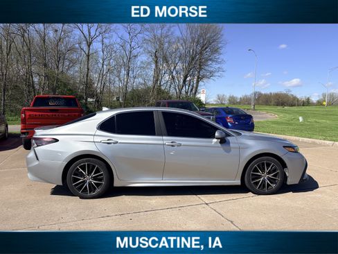 Used 2021 Toyota Camry SE image 4