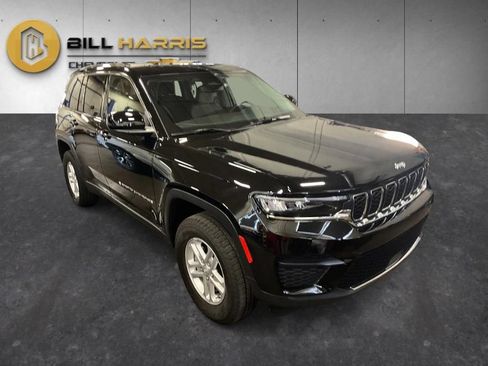 Used 2023 Jeep Grand Cherokee Laredo AWD/4WD image 9