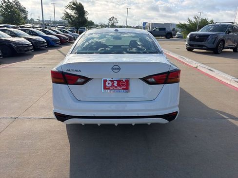 Used 2025 Nissan Altima 2.5 SV image 4