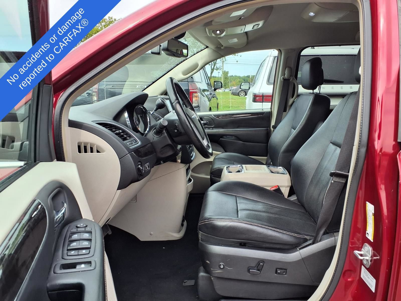 Used 2015 Chrysler Town & Country Touring-L FWD image 16
