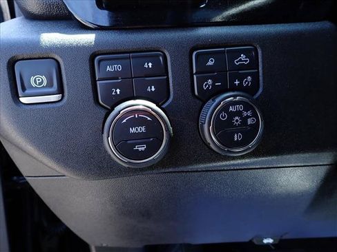 Used 2025 Chevrolet Silverado 3500 LTZ w/ LTZ Premium Package AWD/4WD image 18