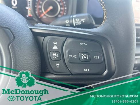 Used 2025 Jeep Gladiator Sport AWD/4WD image 19