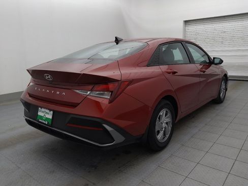 Used 2024 Hyundai Elantra SE image 9