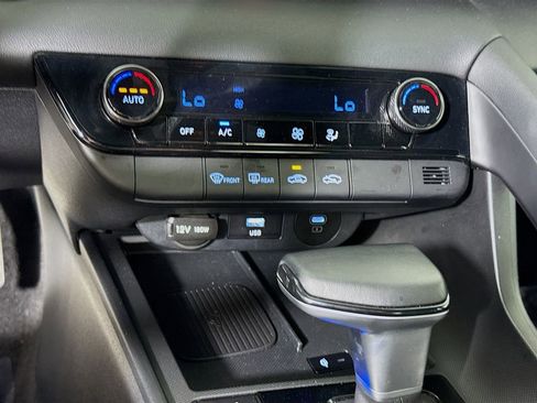 Certified 2025 Hyundai Elantra Sport w/ Cargo Package FWD image 8