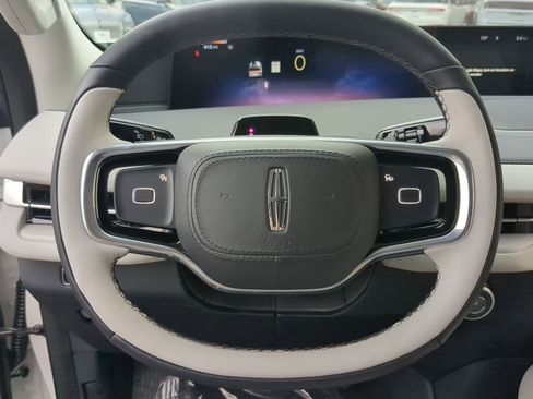 New 2026 Lincoln Navigator Premiere image 13