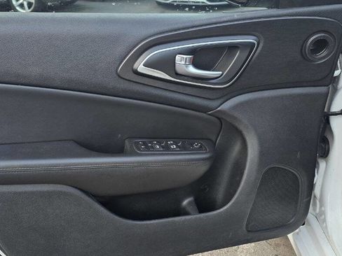 Used 2017 Chrysler 200 Limited Platinum w/ Comfort & Convenience Group image 11