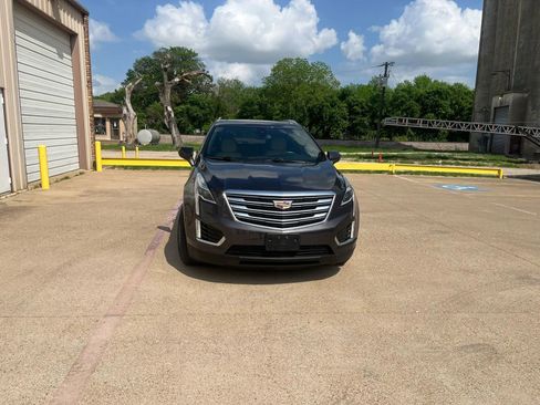 Used 2017 Cadillac XT5 Luxury w/ Driver Awareness Package image 4