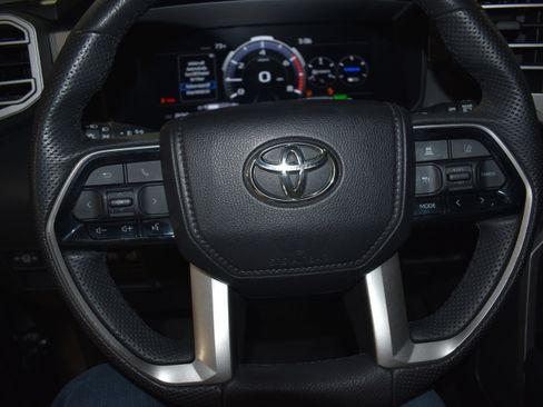 Used 2024 Toyota Sequoia 4WD image 12