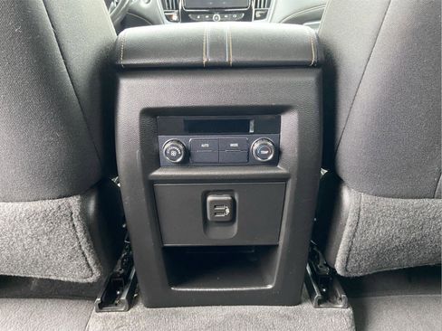 Used 2020 Chevrolet Traverse LT w/ Driver Confidence II Package AWD/4WD image 13