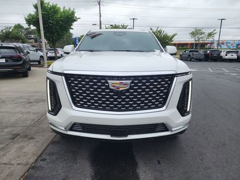 Certified 2025 Cadillac Escalade ESV Premium Luxury AWD/4WD image 3