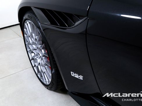 Used 2023 Aston Martin DBS Coupe RWD image 33