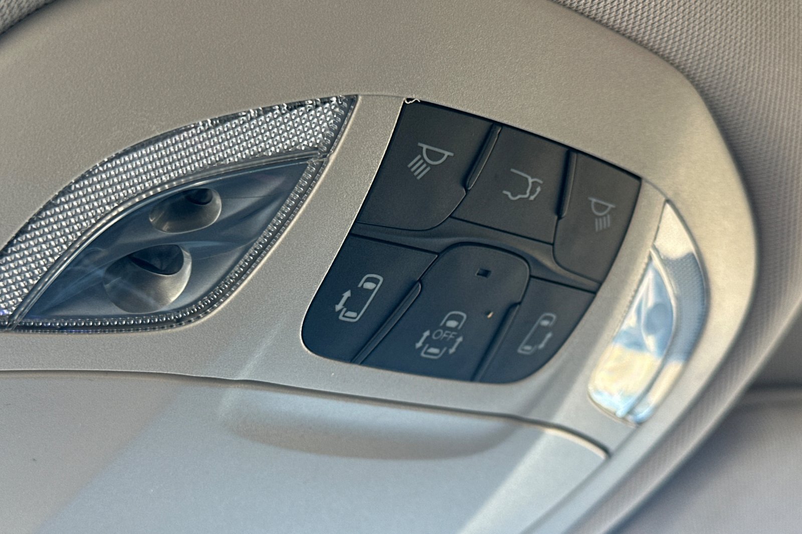 Used 2019 Chrysler Pacifica Touring-L w/ Advanced Safetytec Group FWD image 23