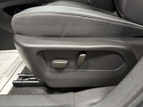 Used 2023 Buick Envision Essence image 18