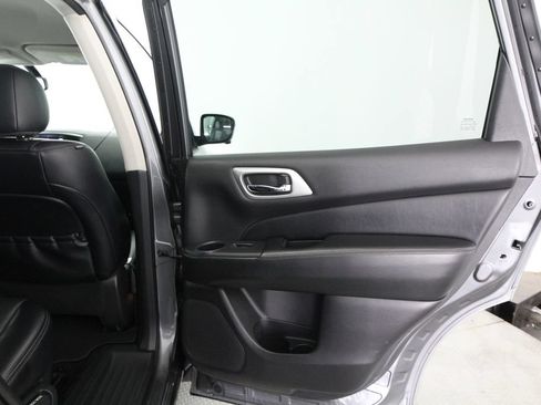 Used 2020 Nissan Pathfinder SL AWD/4WD image 44