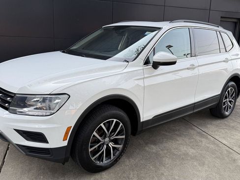 Used 2019 Volkswagen Tiguan SE w/ Panoramic Sunroof Package AWD/4WD image 2