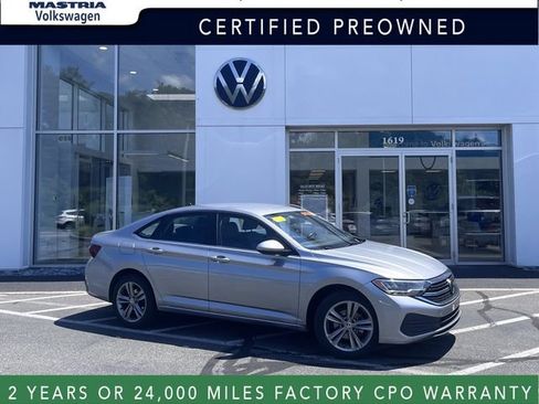 Certified 2024 Volkswagen Jetta SE FWD image 1