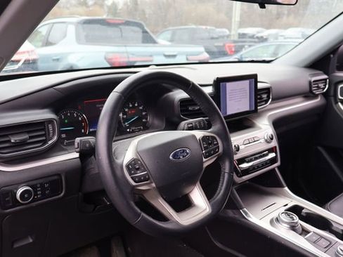 Used 2023 Ford Explorer XLT w/ Equipment Group 202A image 9