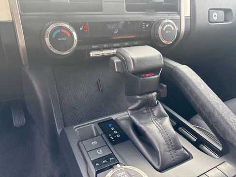 Used 2024 Toyota Tacoma TRD Off-Road image 39