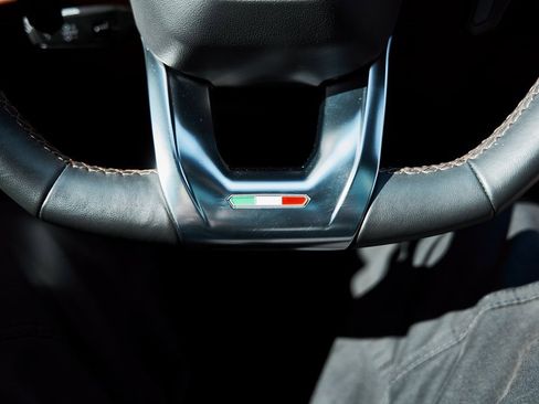 Used 2023 Lamborghini Urus S image 65