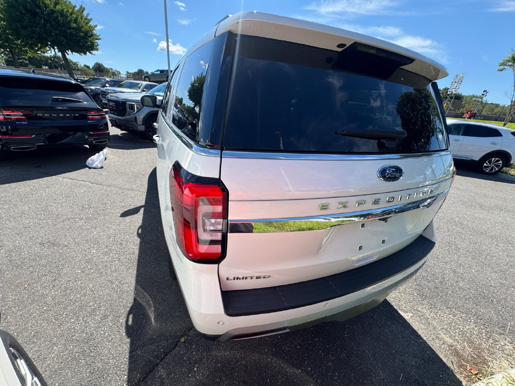 Used 2024 Ford Expedition Limited AWD/4WD image 6