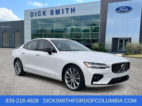 Used 2021 Volvo S60 T5 Momentum w/ Advanced Package image 1