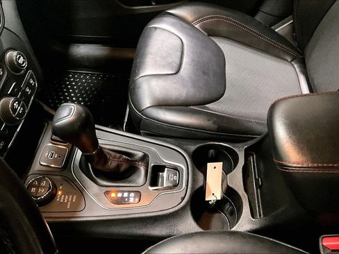 Used 2019 Jeep Cherokee Trailhawk w/ Comfort & Convenience Group image 18