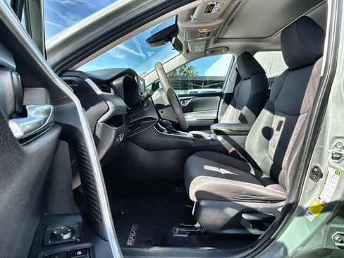 Used 2019 Toyota RAV4 XLE image 11