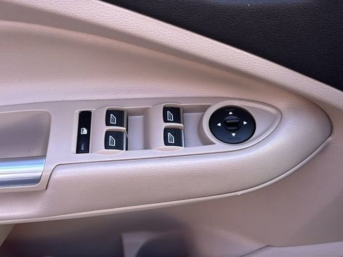 Used 2017 Ford Escape Titanium image 10