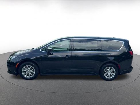 Used 2024 Chrysler Voyager LX FWD image 9