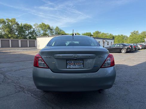 Used 2012 Nissan Versa SV FWD image 5
