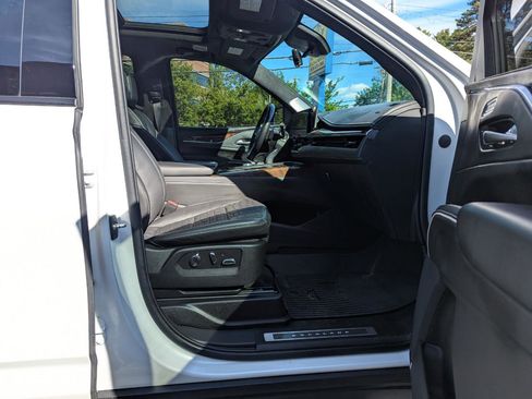 Used 2022 Cadillac Escalade ESV Sport Platinum AWD/4WD image 36