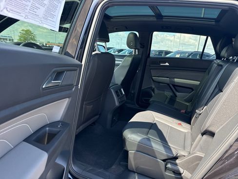 Used 2023 Volkswagen Atlas Cross Sport SEL AWD/4WD image 31