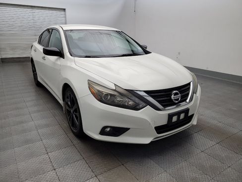 Used 2017 Nissan Altima 2.5 SR w/ Midnight Edition Package FWD image 13