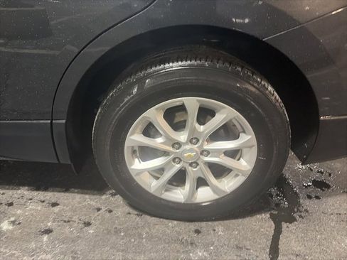 Used 2020 Chevrolet Equinox LT image 2