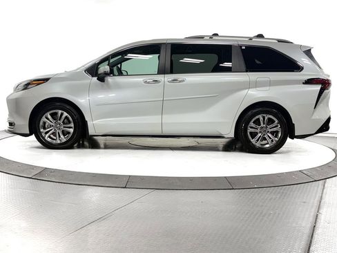 Certified 2023 Toyota Sienna Platinum image 8