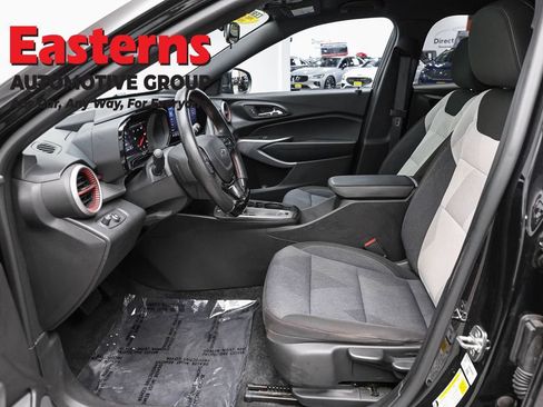 Used 2024 Chevrolet Trax RS FWD image 13
