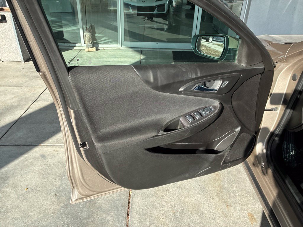 Used 2022 Chevrolet Malibu LT FWD image 18