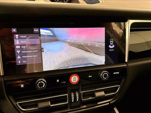 Used 2025 Porsche Macan image 26