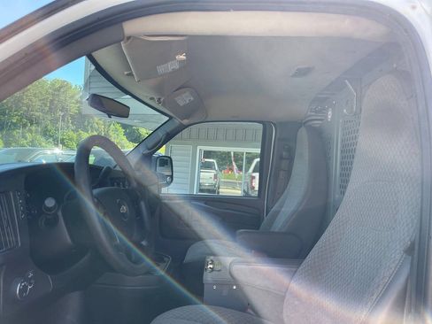 Used 2014 Chevrolet Express 1500 RWD image 16