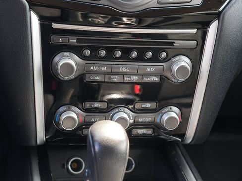 Used 2016 Nissan Pathfinder SV AWD/4WD image 27