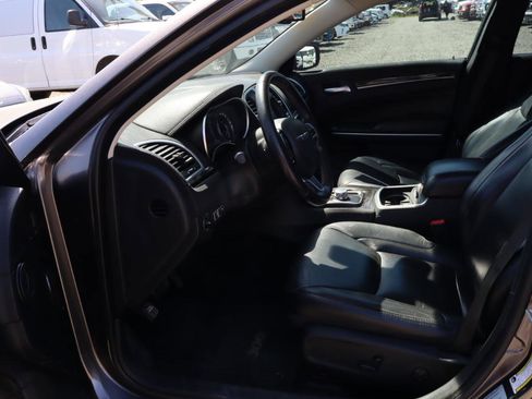 Used 2015 Chrysler 300 Limited RWD image 5