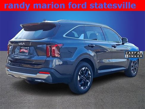 Used 2025 Kia Sorento S w/ Panoramic Sunroof Package image 4