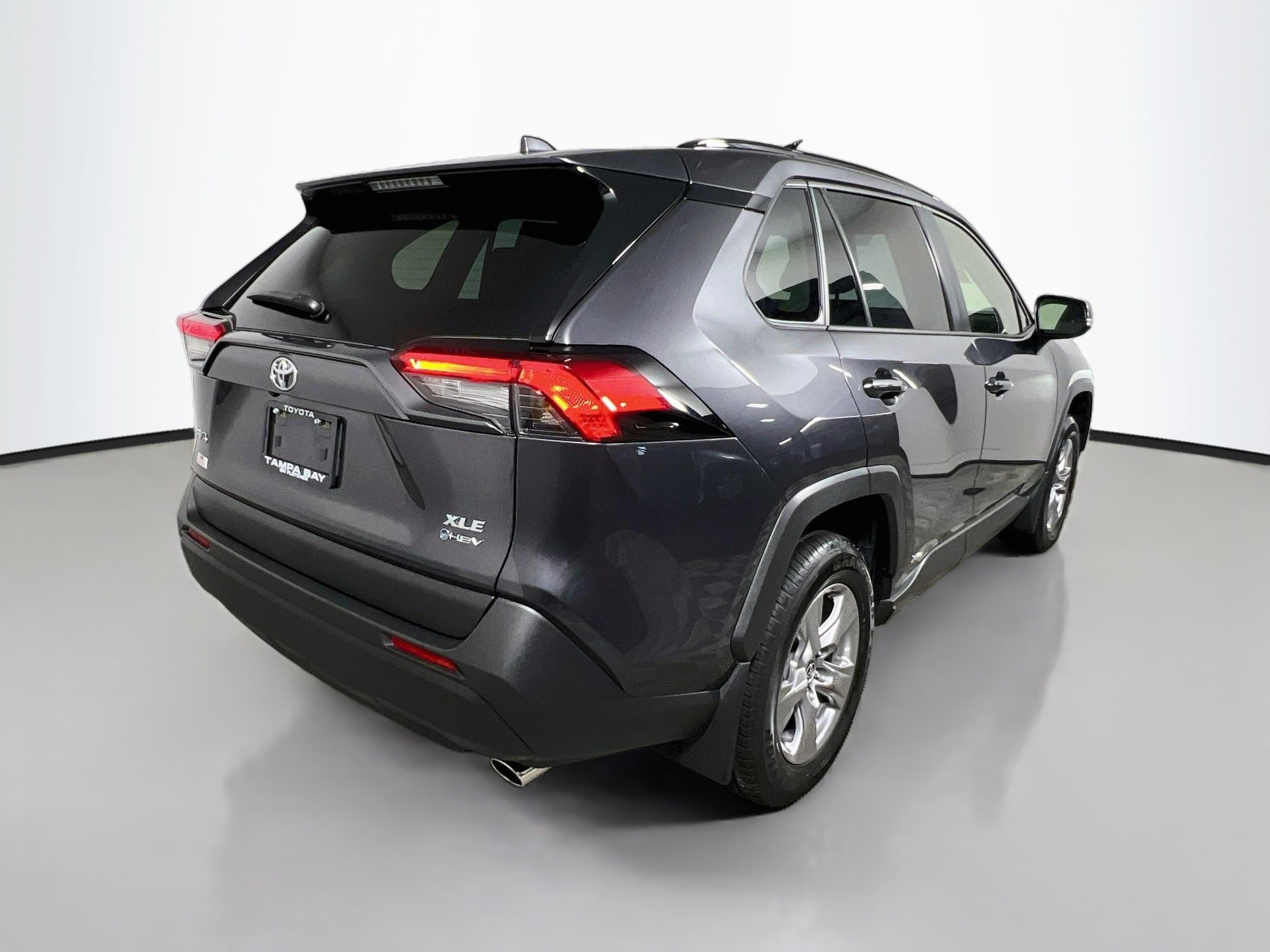 Used 2025 Toyota RAV4 XLE AWD/4WD image 4