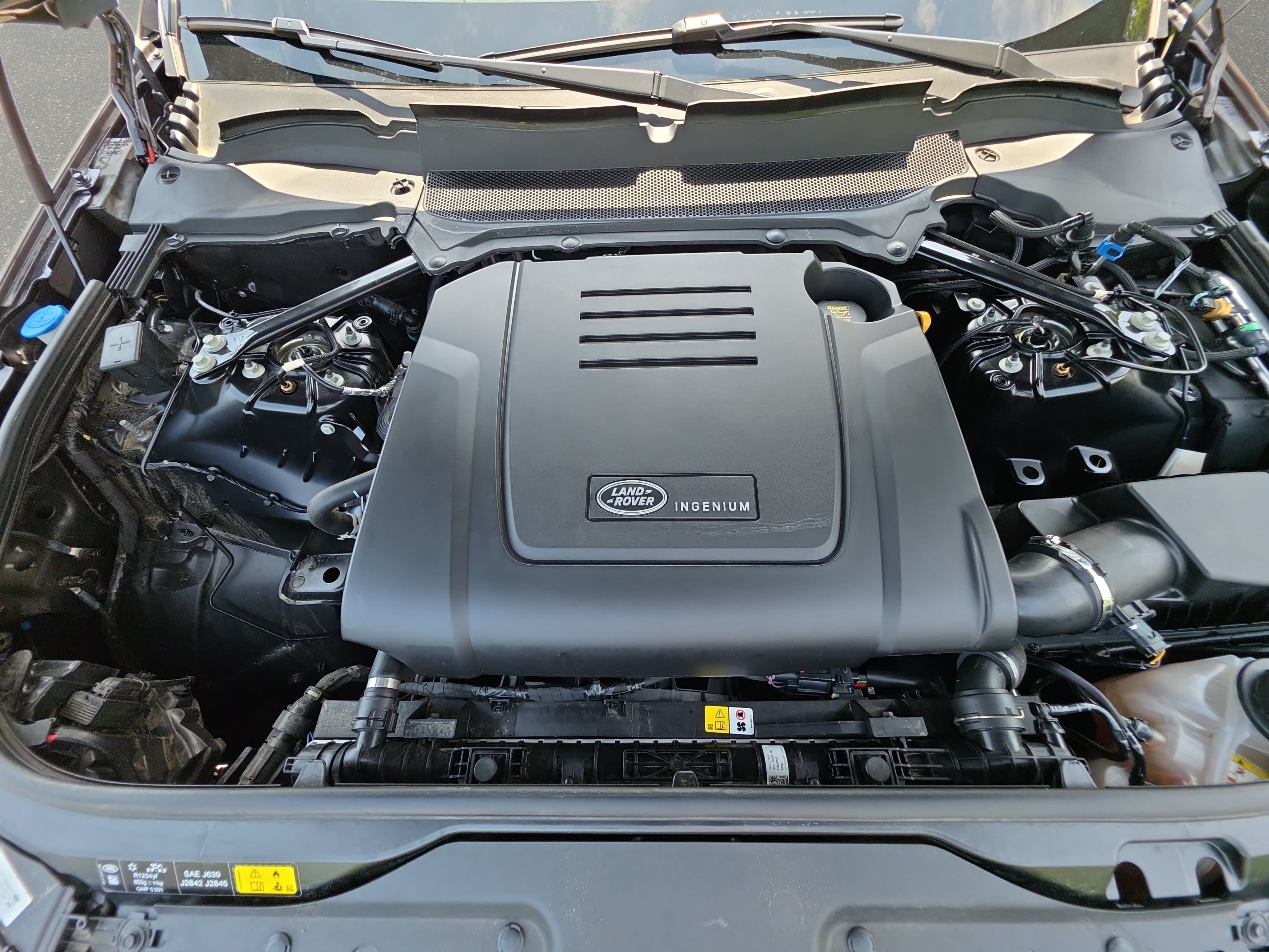 Certified 2025 Land Rover Discovery Dynamic SE AWD/4WD image 33