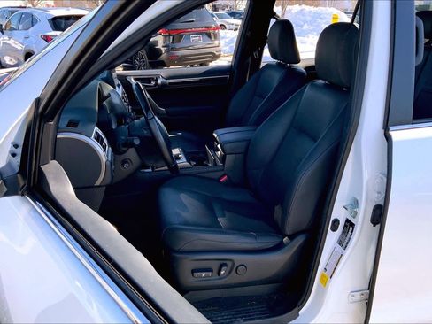 Used 2022 Lexus GX 460 Premium w/ Premium Package image 8