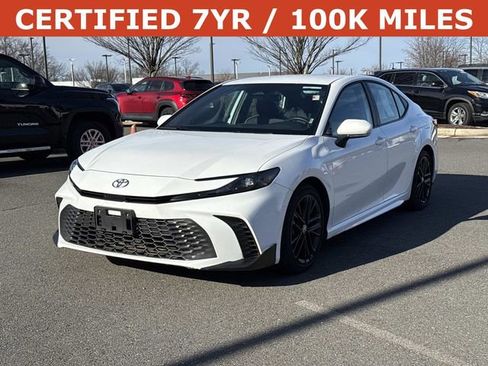 Used 2025 Toyota Camry SE image 5
